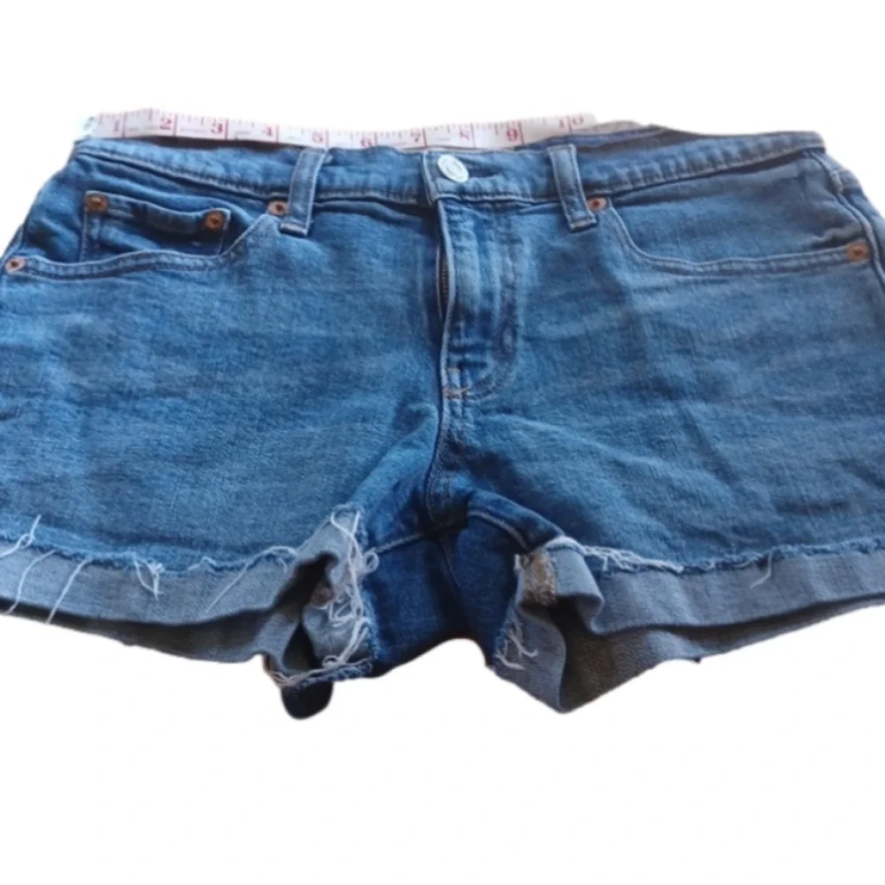 Gap Cutoff Style Shorts 28. Simple And Classic Style.Great Used Condition.